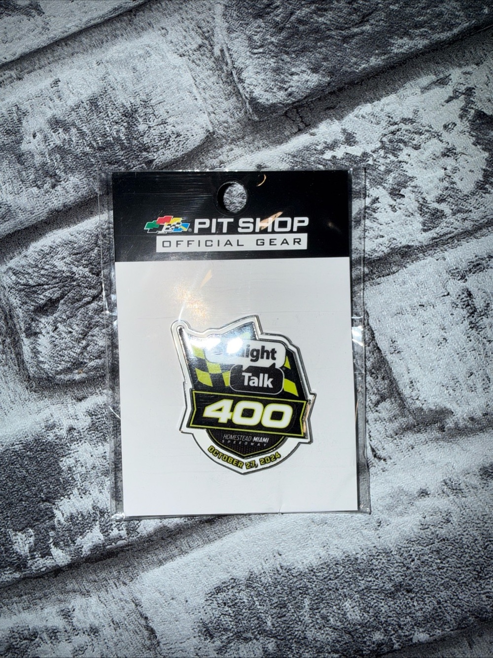 Pit Shop NASCAR Straight Talk 400 Homestead-Miami Speedway Pin Black Yellow